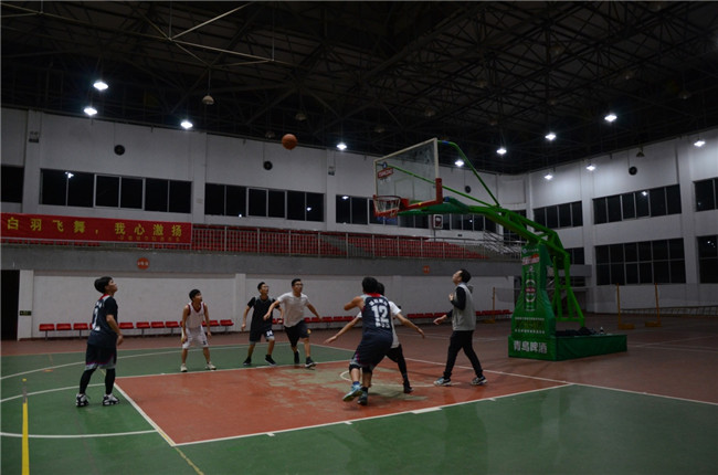 紀念“五四”運動100周年——城投集團、昌南新區(qū)開展籃球友誼賽