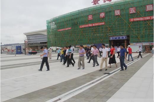 喜迎十九大，身邊看變化——我市干部賢內(nèi)助、鄉(xiāng)鎮(zhèn)街道負責人參觀高鐵商務(wù)區(qū)